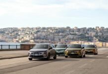 La nuova Lancia Ypsilon sfila sul lungomare di Napoli