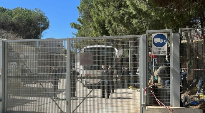 Bimba sopravvissuta a naufragio, trasferita nell’hotspot di Lampedusa