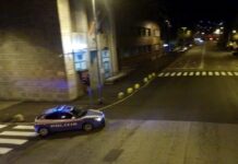 Como, identificati i responsabili delle scritte “No Vax” sui muri