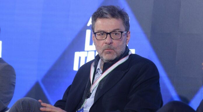 Giorgetti “Crescita asfittica, declino demografico è gravissimo”