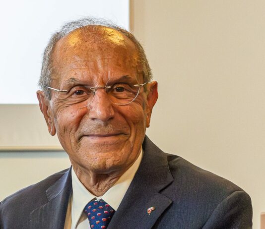 Francesco Schittulli presenta il libro “Una vita per vincere il cancro” a Viterbo