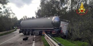 Scontro fra auto e mezzo pesante, 2 morti sulla SS121