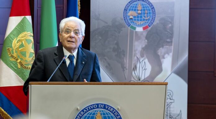 Mattarella “Dalle forze armate grande contributo al Paese”