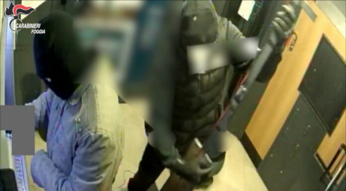 Sgominata banda che faceva esplodere sportelli bancomat