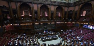 Manovra, dalla Camera via libera alla fiducia con 211 sì