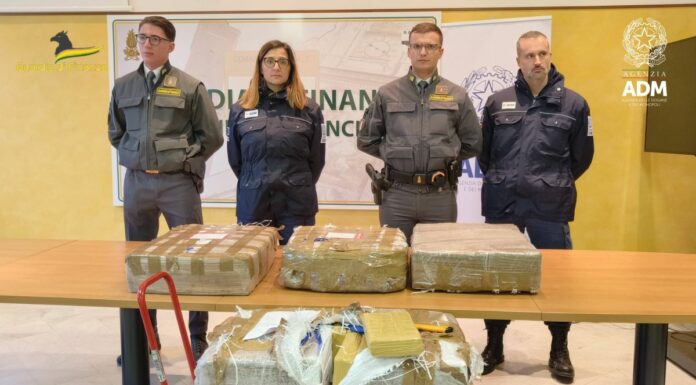 Sequestrati al porto di Genova oltre 2 quintali e mezzo di cocaina