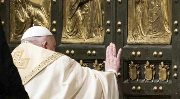 Giubileo, il Papa apre la porta di Rebibbia, “La speranza non delude”