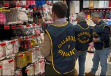 Milano, maxi sequestro di 47 mln di addobbi per feste non certificati