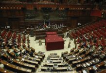 Manovra, salta l’equiparazione di stipendio per i ministri