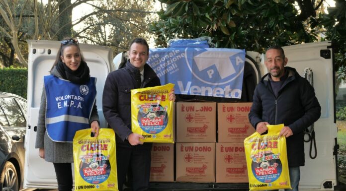 La Sezione Enpa di Mira consegna 120 “bustoni del cuore” alle famiglie in difficoltà del territorio