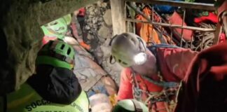 La speleologa Ottavia Piana estratta dalla grotta, ora in ospedale