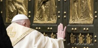 Giubileo, il Papa apre la porta santa di Rebibbia. “La speranza non delude”