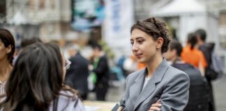 I genitori di Cecilia Sala chiedono il silenzio stampa