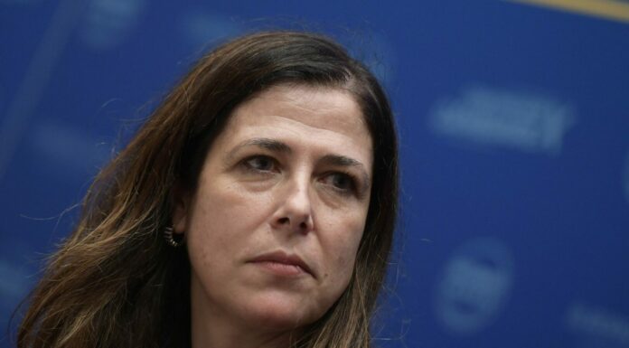 Todde “Serenamente al lavoro, ho piena legittimazione a continuare”