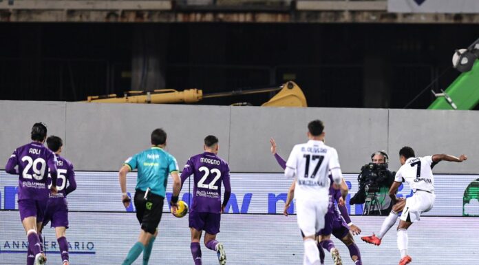 Il Napoli vince a Firenze 3-0 e vola solo in vetta