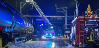 Incendio in azienda di solventi a Rho, tre operai feriti