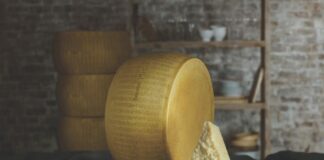 Accordo Unicredit-Consorzio Parmigiano Reggiano, sostegno a imprese Dop