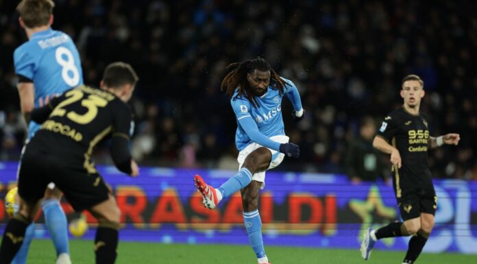 Il Napoli batte il Verona 2-0 e consolida il primo posto