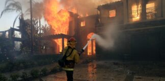 Salgono a 24 i morti a Los Angeles, preoccupano le condizioni meteo