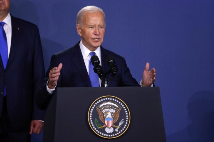 Stati Uniti, Washington: Volodymyr Zelensky, presidente dell'Ucraina e presidente degli Stati Uniti Joe Biden durante un incontro del vertice NATO