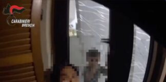 Brescia, principio d’incendio in cucina. Carabinieri salvano 2 bambini