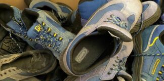 Le scarpe dei portalettere di Roma diventano pavimento per aree giochi degli asili