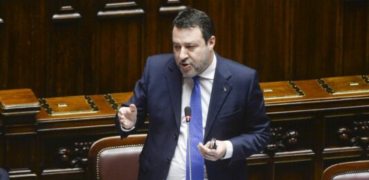 Carburanti, Salvini “Scorte di jet fuel fino a maggio, nessun rischio per i voli”
