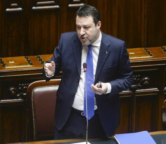 Carburanti, Salvini “Scorte di jet fuel fino a maggio, nessun rischio per i voli”