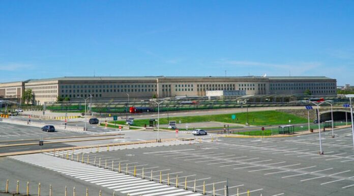 Il Pentagono invierà 1500 soldati al confine con il Messico