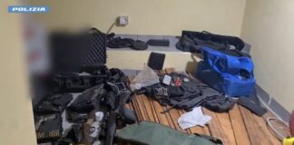 Milano, trovato con un revolver in centro. In casa aveva un arsenale