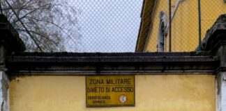 Giorno Memoria, a Milano murale con Papa Francesco contro antisemitismo