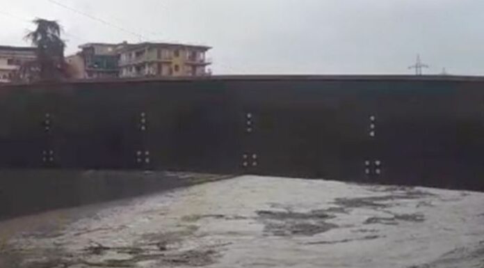 Bomba d’acqua su Firenze, città allagata