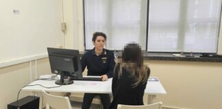 Prende a calci la moglie con scarponi da lavoro, 63enne arrestato a Catania