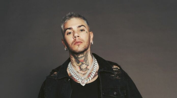 Emis Killa rinuncia a Sanremo “Preferisco fare un passo indietro”. In gara restano 29 cantanti