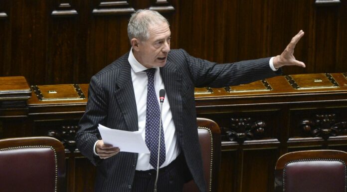 Auto, Urso “L’Ue faccia in fretta per evitare il collasso”