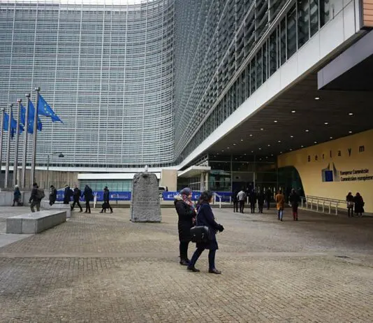 Commissione UE, via libera a 235 progetti transfrontalieri nel settore dell’energia