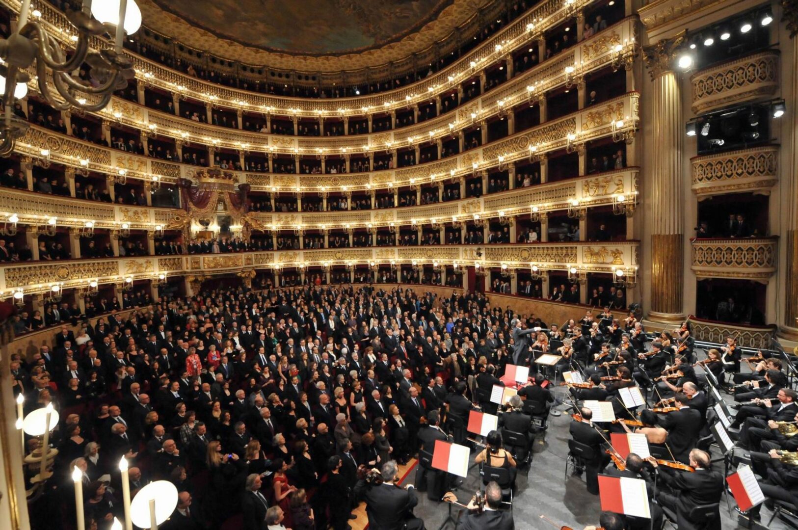 Unicredit rinnova il sostegno al Teatro San Carlo per la stagione 2024-2025 Unicredit rinnova il sostegno al Teatro San Carlo per la stagione 2024-2025