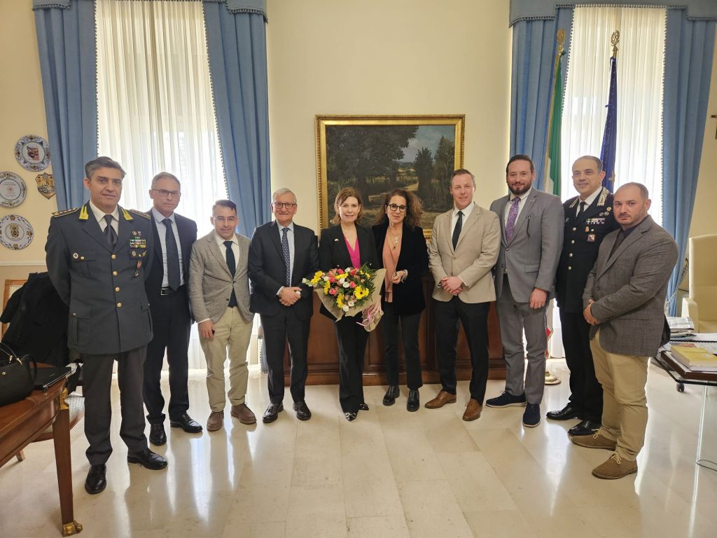 Il Console degli Stati Uniti in visita alla Prefettura di Catanzaro Il Console degli Stati Uniti in visita alla Prefettura di Catanzaro