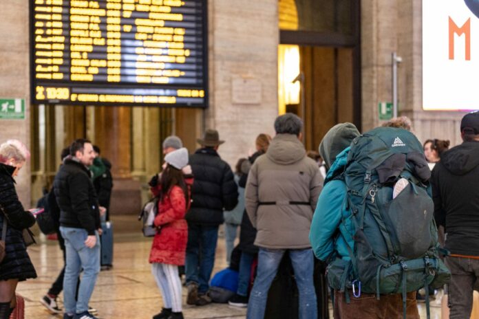 Milano, stazione Centrale, guasto sulla linea elettrica, disagi e ritardi