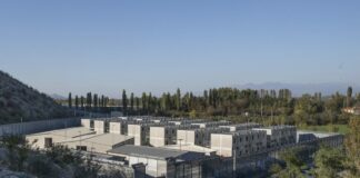 43 migranti trasferiti in Albania, convalida sospesa e atti rimessi alla Corte Ue