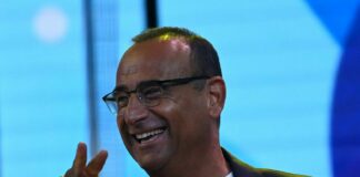 A Sanremo ballad e brani introspettivi, Conti “Gerry Scotti sul palco? Cerco di convincere gli amici”