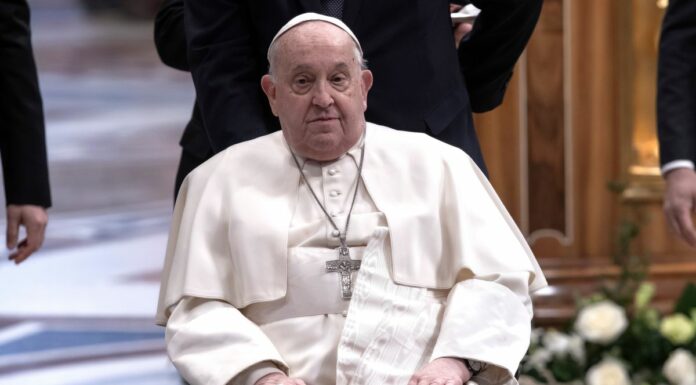 Papa Francesco “Si tende a parlare tanto ma ascoltare poco”