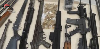 Armi da guerra e cocaina nascoste sottoterra a Gioia Tauro