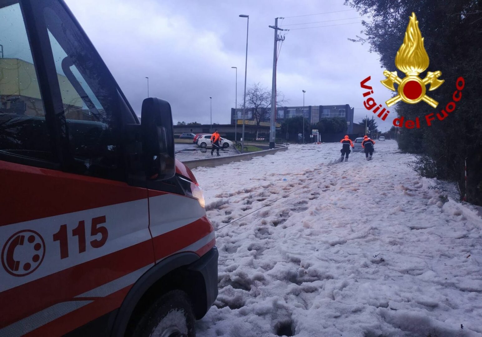 Maltempo nel Catanese e nel Messinese, esondano torrenti. Residenti intrappolati in casa Maltempo nel Catanese e nel Messinese, esondano torrenti. Residenti intrappolati in casa