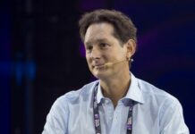 F1, Elkann “I piloti Ferrari pensino a guidare e parlino meno”