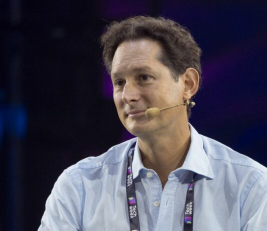 F1, Elkann “I piloti Ferrari pensino a guidare e parlino meno”