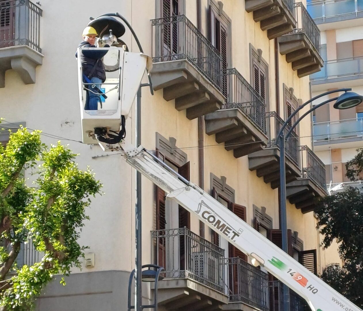 Illuminazione a Palermo, Amg riavvia l’attività di sostituzione delle lampade Illuminazione a Palermo, Amg riavvia l’attività di sostituzione delle lampade
