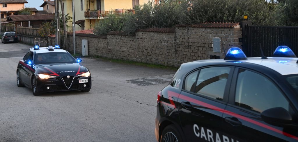 Roma, sequestra la ex compagna. Carabinieri arrestano 21enne Roma, sequestra la ex compagna. Carabinieri arrestano 21enne