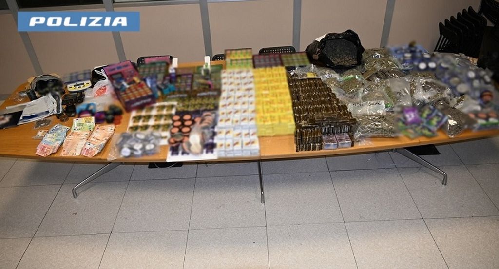 Milano, la Polizia arresta quattro persone e sequestra 88 kg di droga Milano, la Polizia arresta quattro persone e sequestra 88 kg di droga