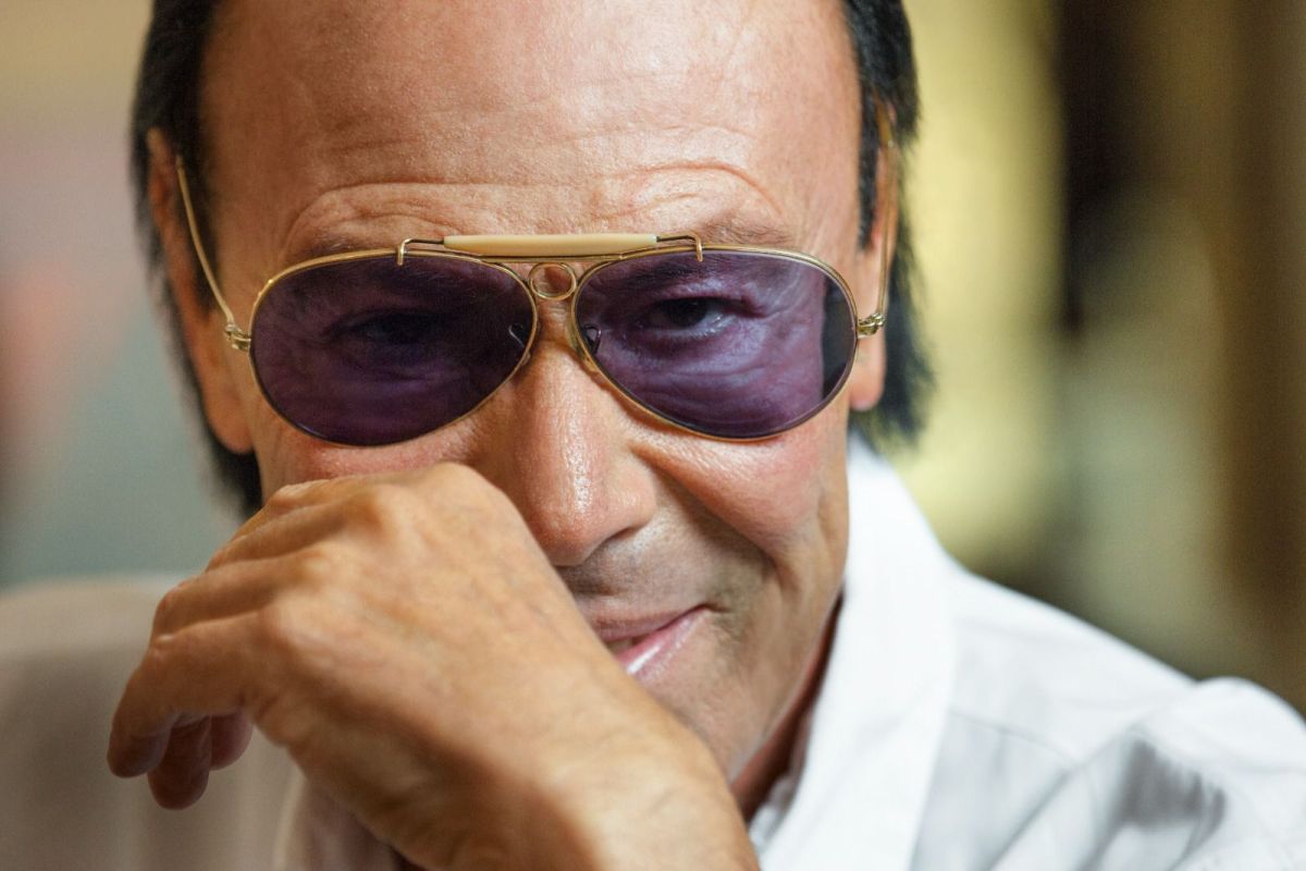 Venditti a Sanremo nella serata finale per il Premio alla carriera Venditti a Sanremo nella serata finale per il Premio alla carriera